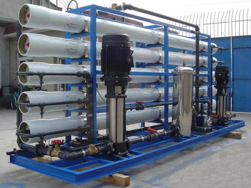 使用雙級反滲透純凈水設(shè)備需要注意哪些要點？